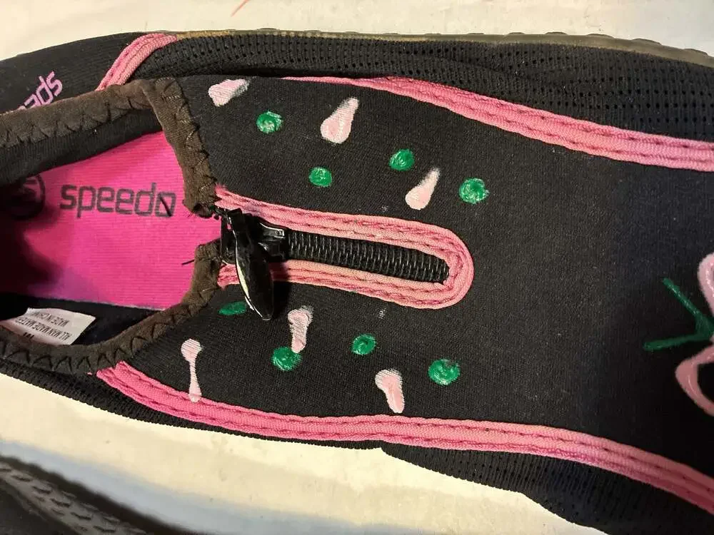 Speedo Girls Zipwalker Water Shoes Black Pink Size M Swim Shoes